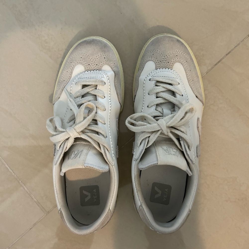 Veja Volley Sneakers - Picture 6 of 9